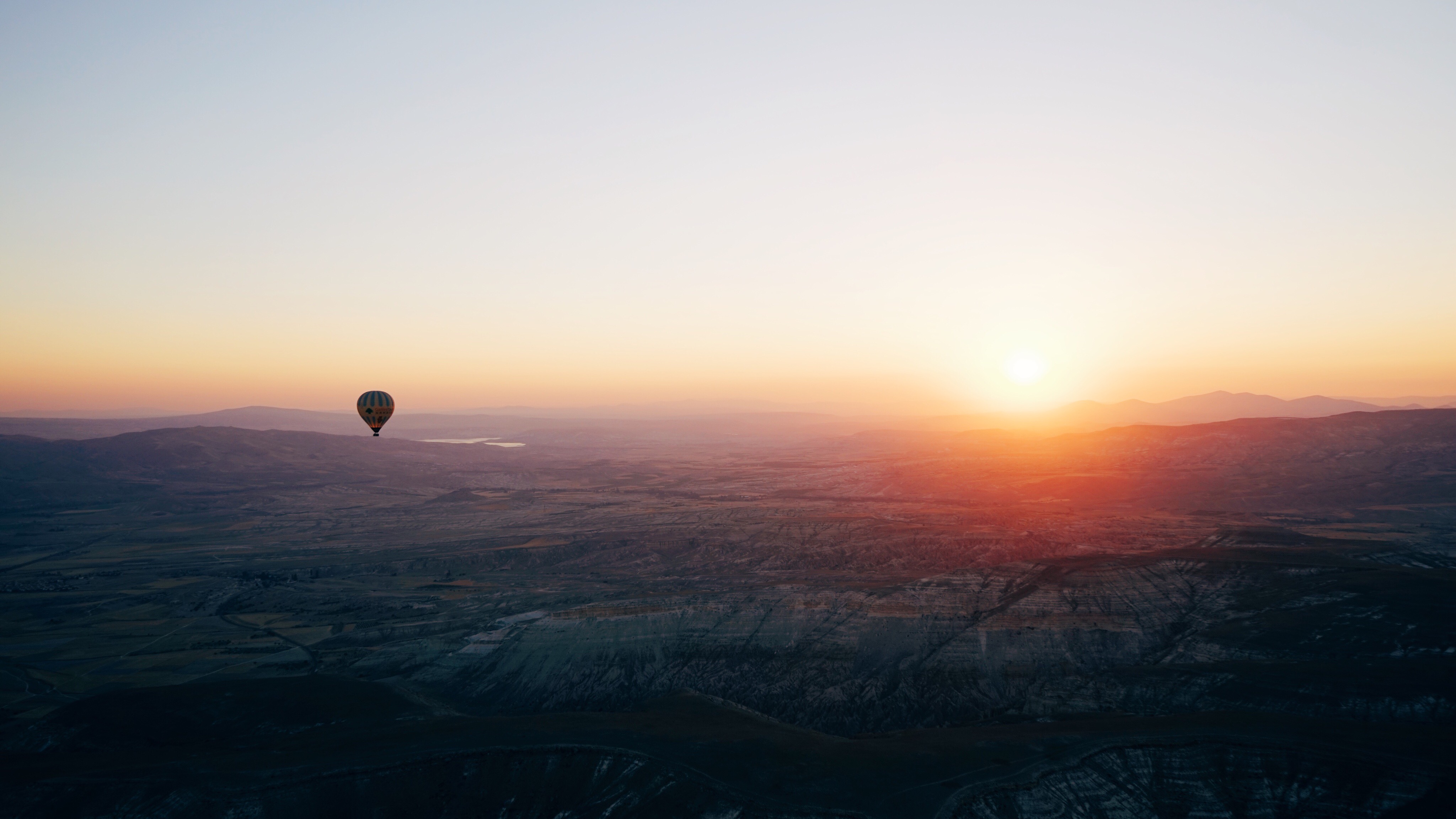 Mejores lugares para viajar con globo aerostático por España