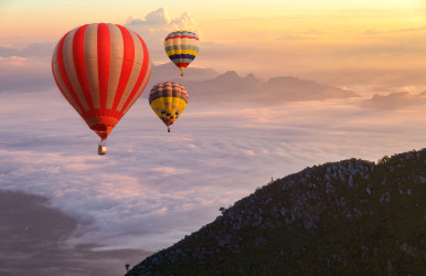 ¿A qué altura vuela un globo aerostático?